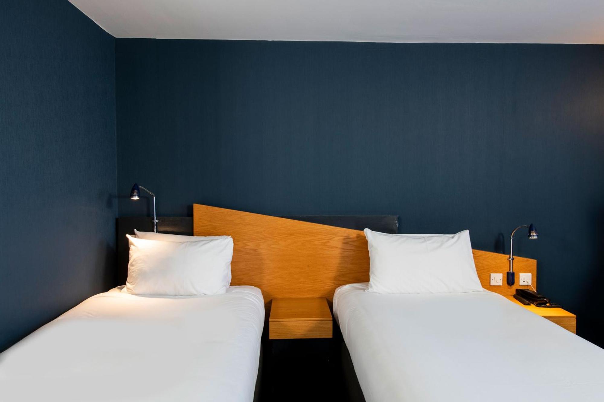 Express East By Ihg Hotel Swansea