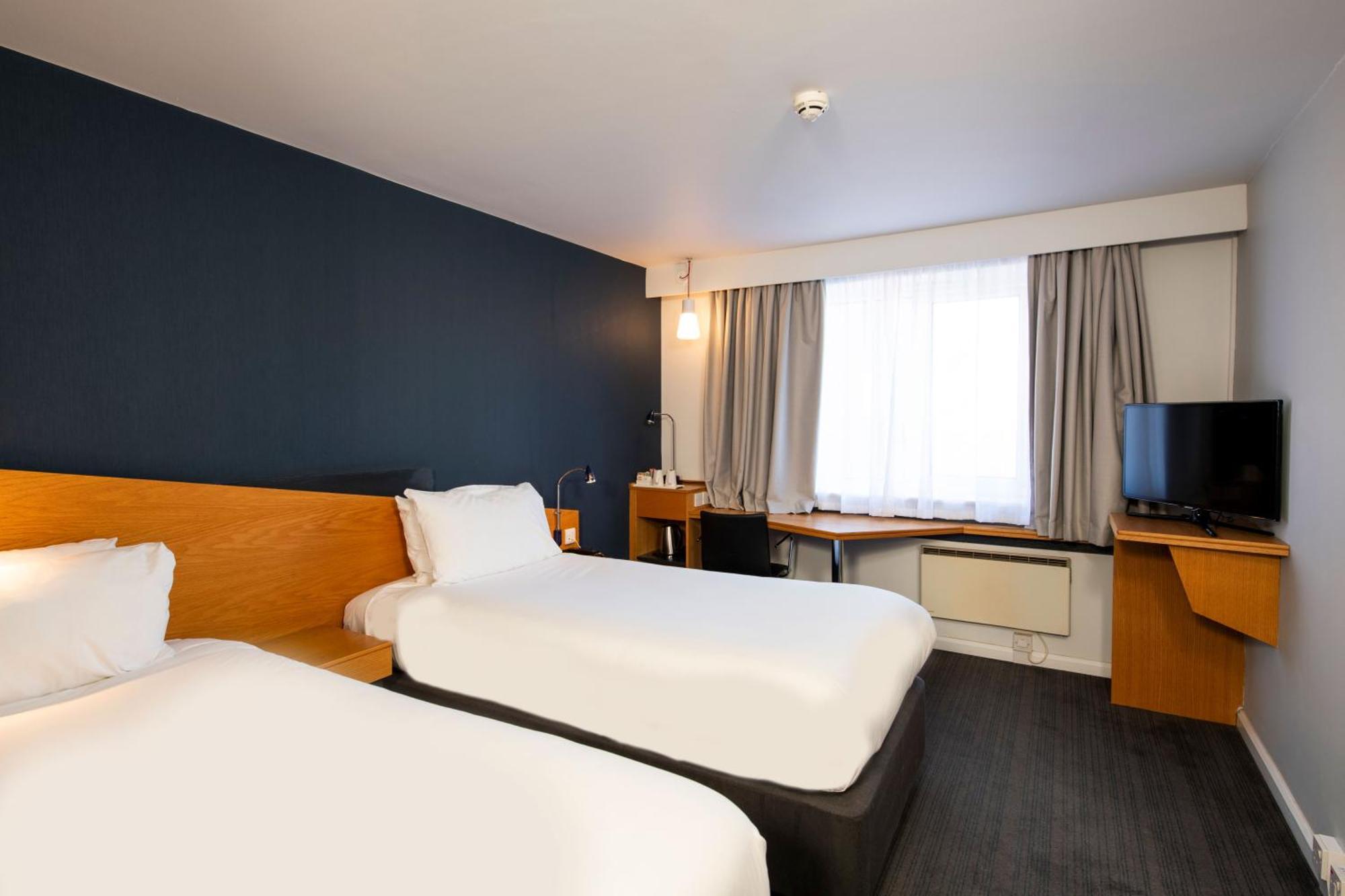 Express East By Ihg Hotel Swansea