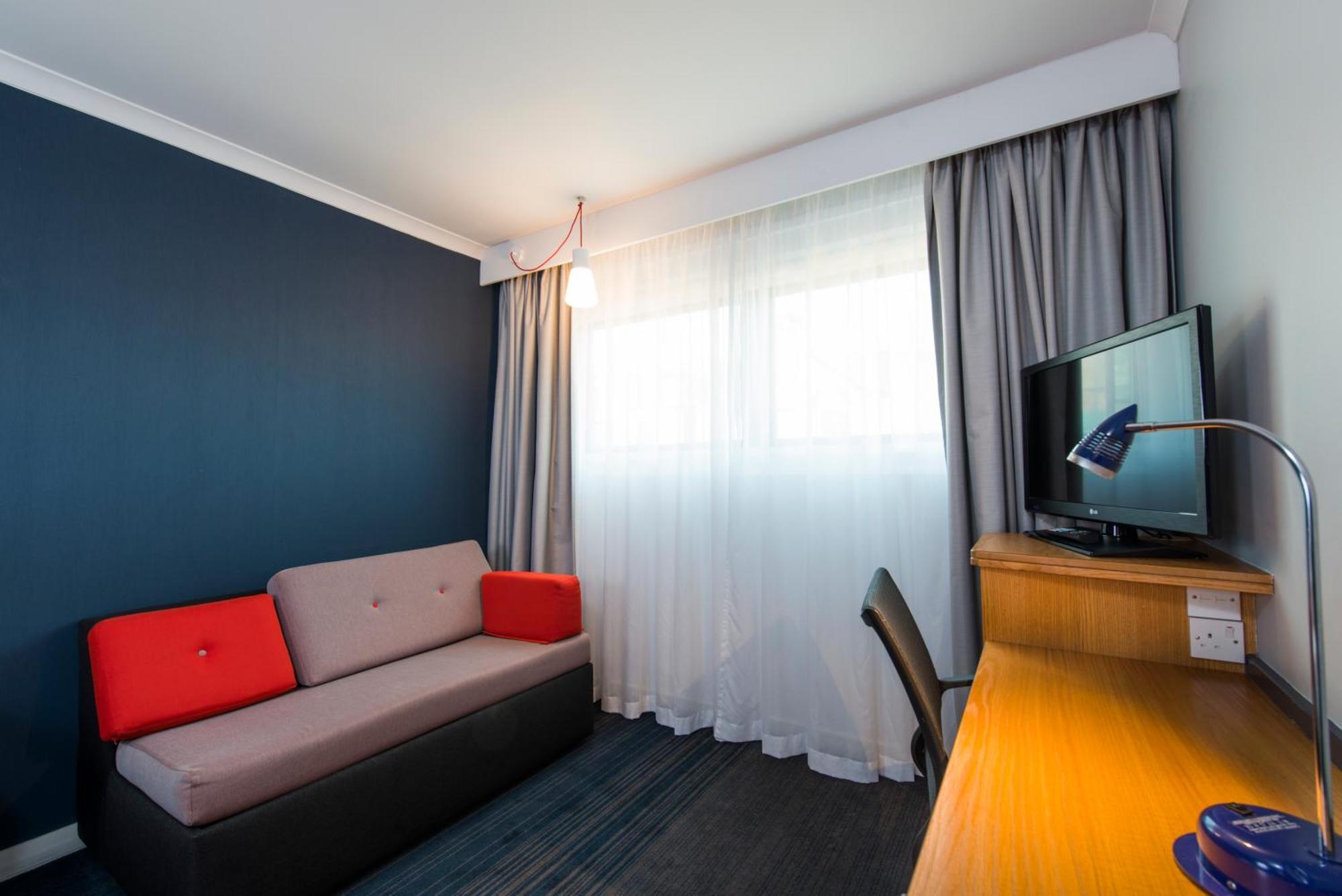 Express East By Ihg Hotel Swansea