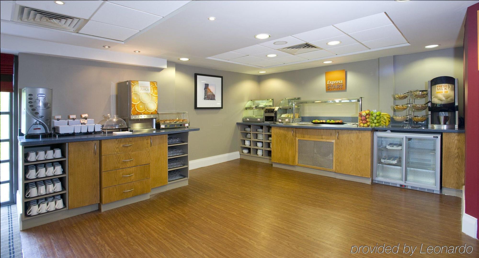 Express East By Ihg Hotel
