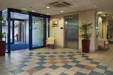 Express East By Ihg Hotel 3*