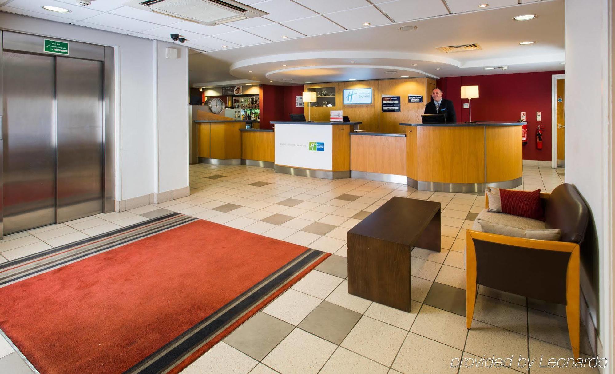 Express East By Ihg Hotel