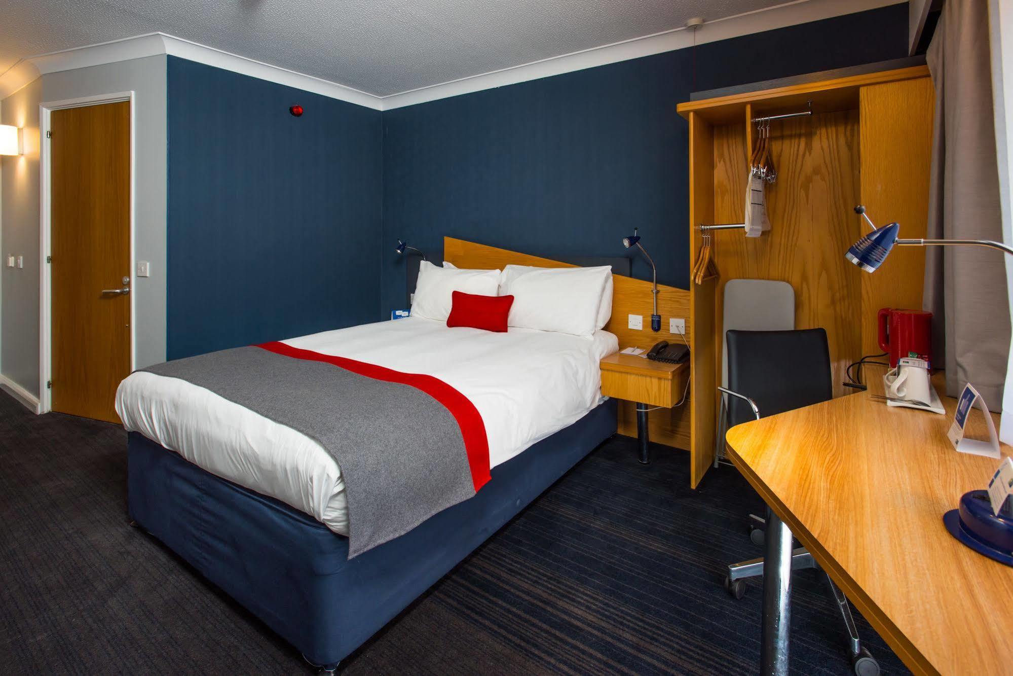 Express East By Ihg 3* Swansea